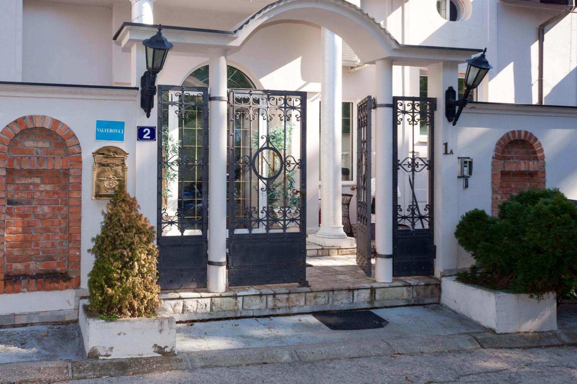 Red Clay Apartments City Club Belgrade Exterior photo